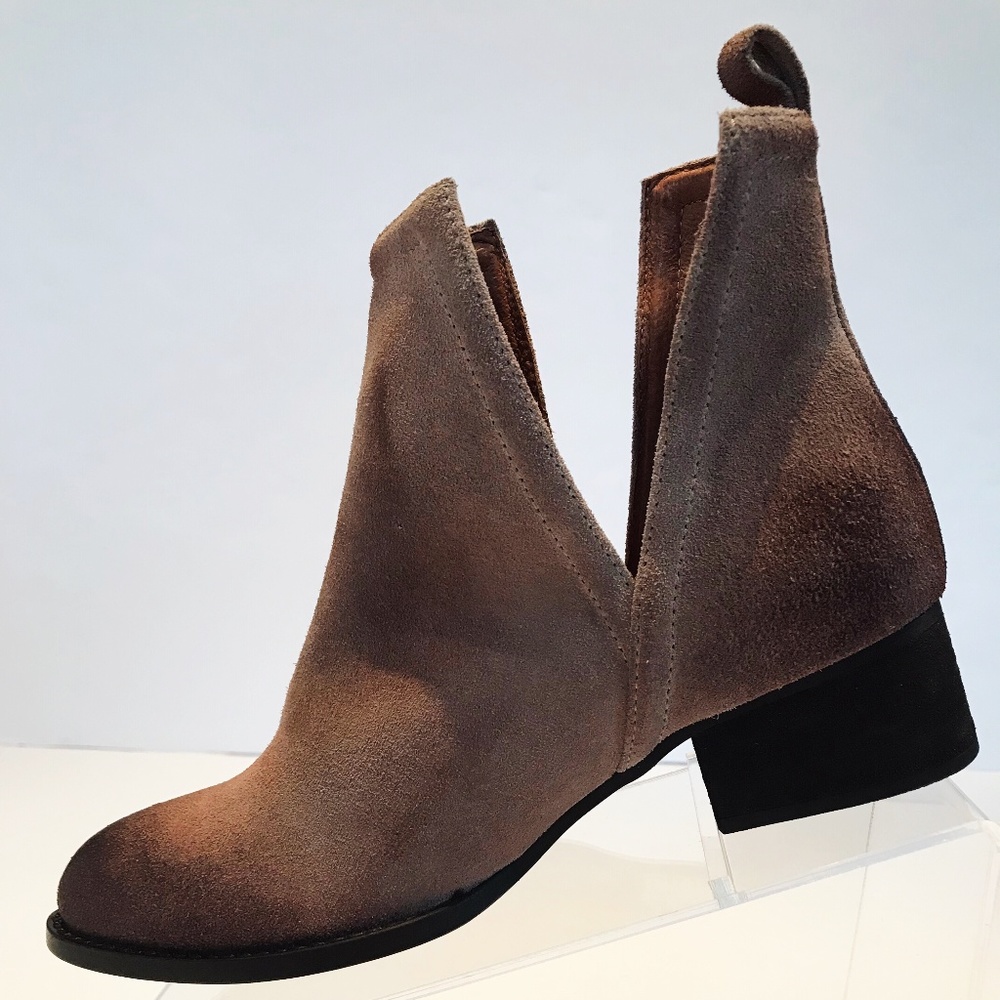 Jeffrey Campbell NWOB Muskrat Booties Side Cut - Picture 5 of 8